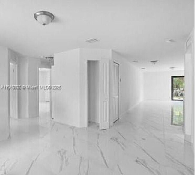 Building Photo - 152 NW 18th St