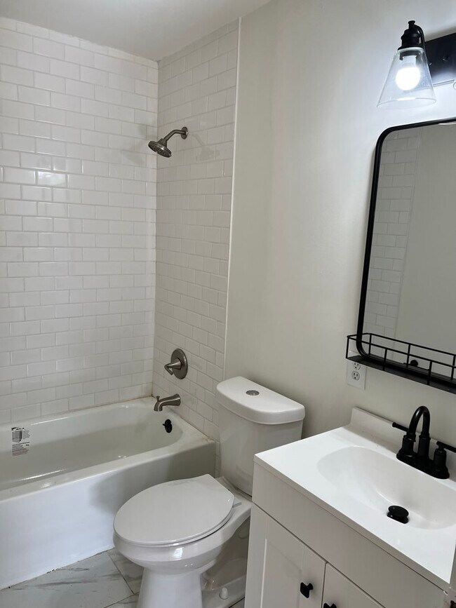 Building Photo - COMING SOON! 2/ 1 Home for Rent!