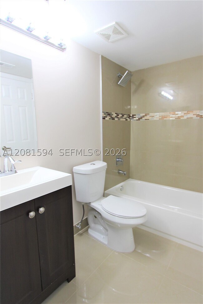Building Photo - 2880 N Oakland Forest Dr