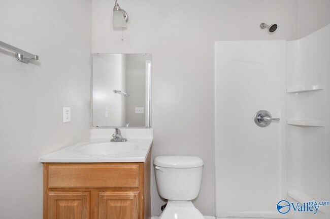 Building Photo - 800 Linwood Dr NW