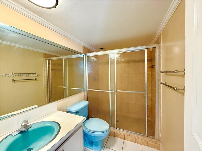 Building Photo - 920 NE 199th St