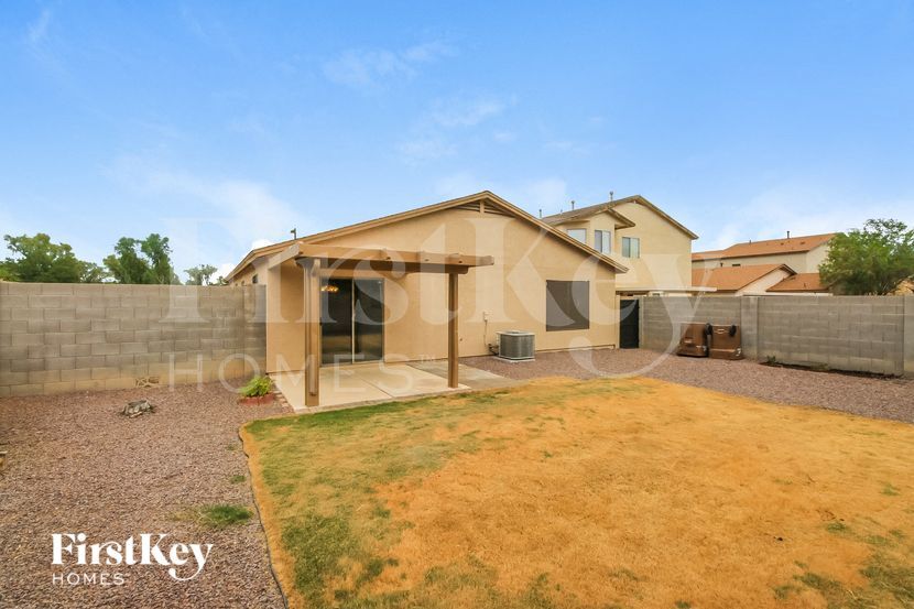 Building Photo - 1633 E Dust Devil Dr