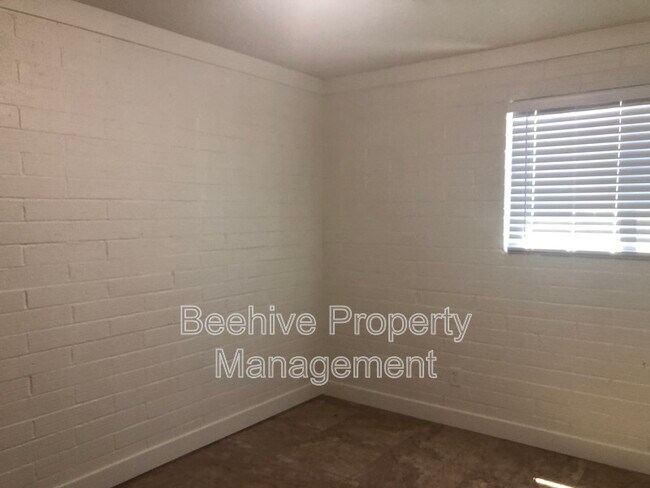Building Photo - 2530 E Atlanta Ave