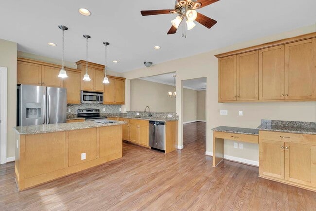 Building Photo - 112 Peyton Randolph Dr