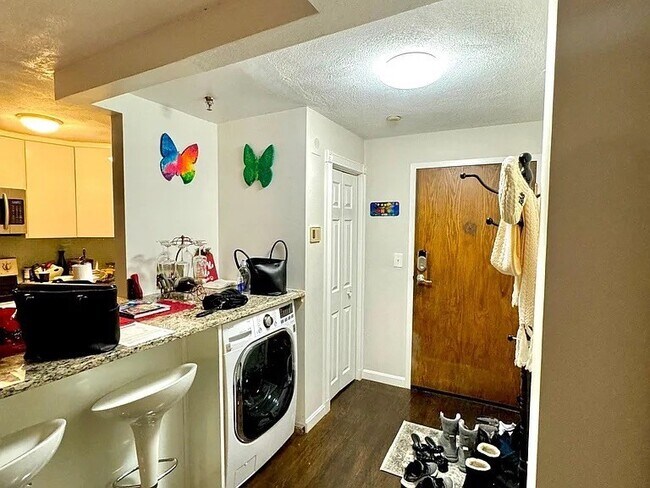 Building Photo - 205 Ferry St