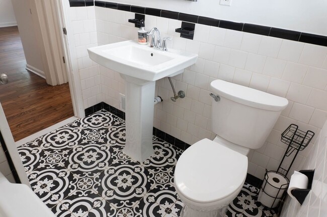 Building Photo - Charming 2BR Home in Lily Ponds NE DC – Ac...