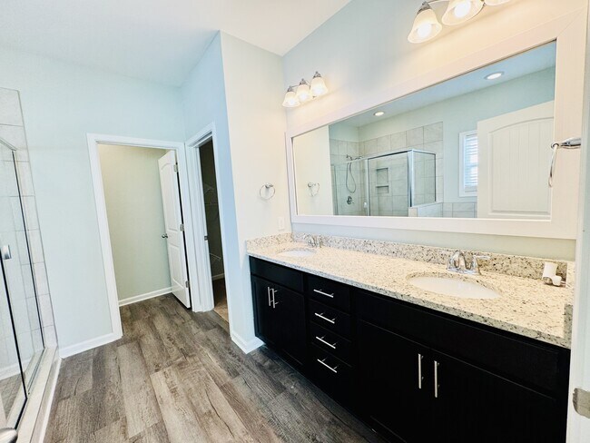 Building Photo - 464 Honeyhill Lp