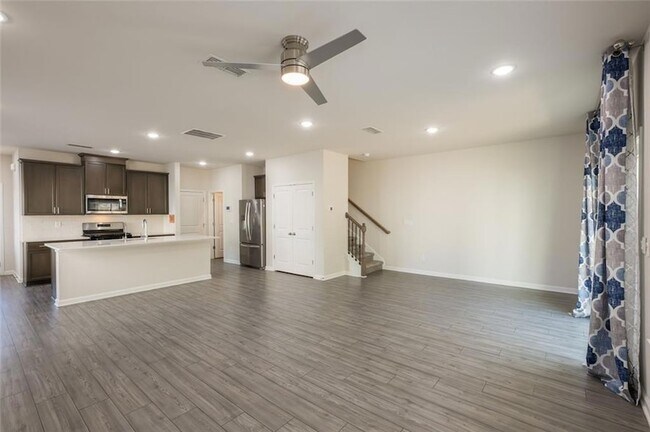 Building Photo - 345 Timberland Ave