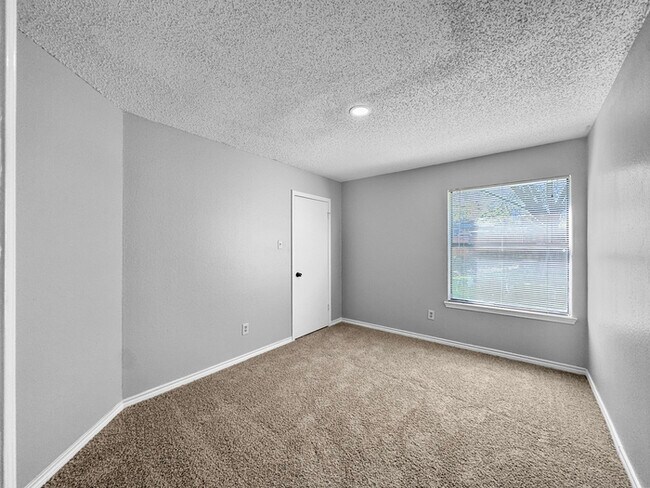 Building Photo - 6107 Ridge Top Ln