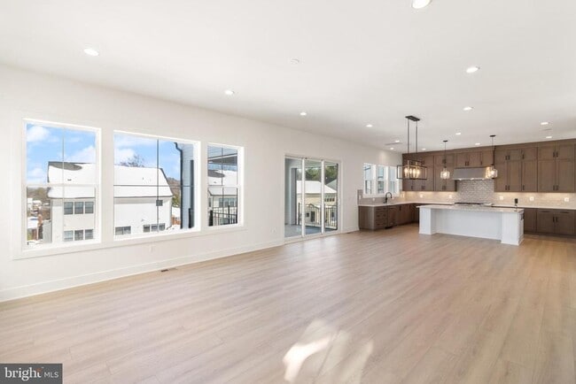 Building Photo - 853 N Manchester St