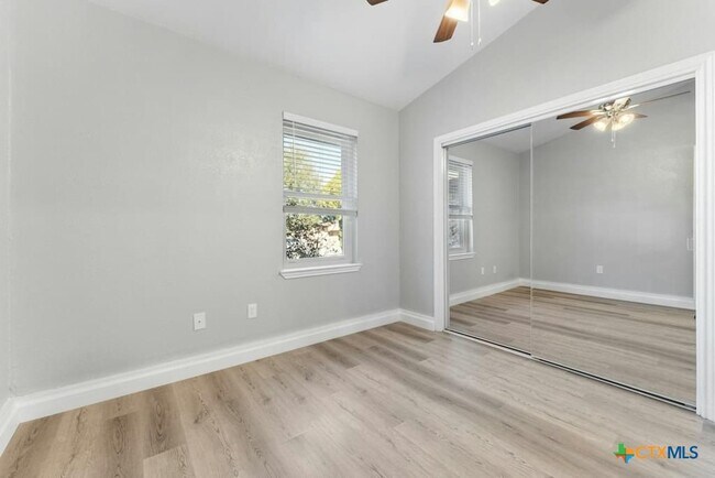 Building Photo - 2202 Spicewood Dr