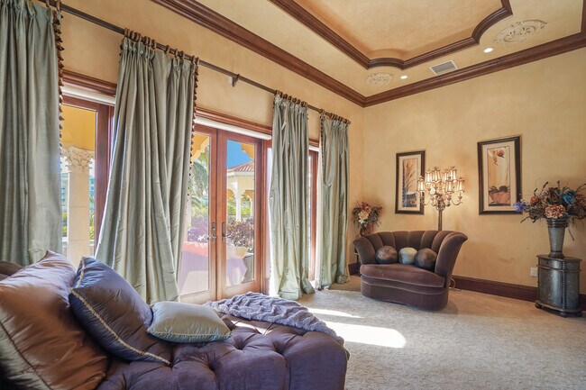 Building Photo - 1363 Oceanview Dr