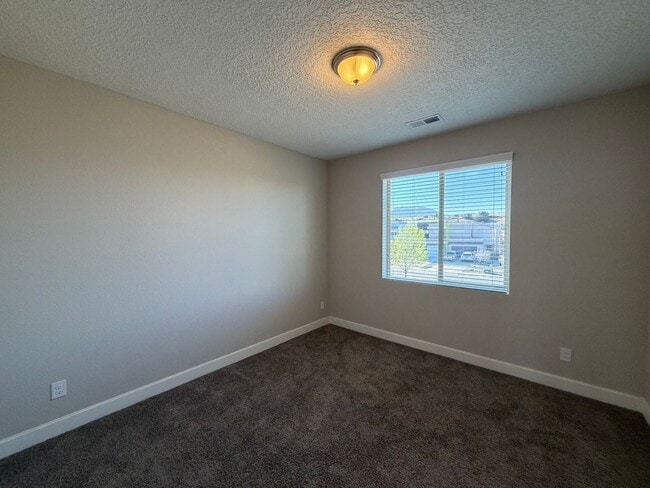 Building Photo - 3 Bedroom Townhome Near Juan Tabo Blvd SE & Four Hills!