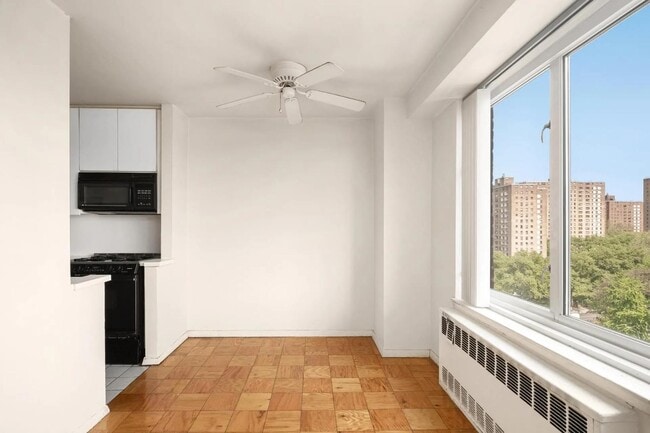 Building Photo - 392 Central Prk W