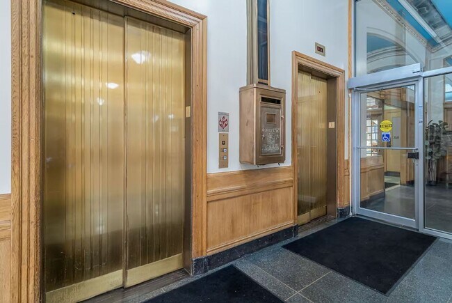 Building Photo - Beautiful Furnished 2-Bed, 2-Bath Condo in the Heart of Downtown Des Moines