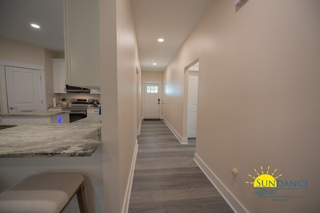 Building Photo - Stunning 3 Bedroom Home in Navarre near Highway 98!