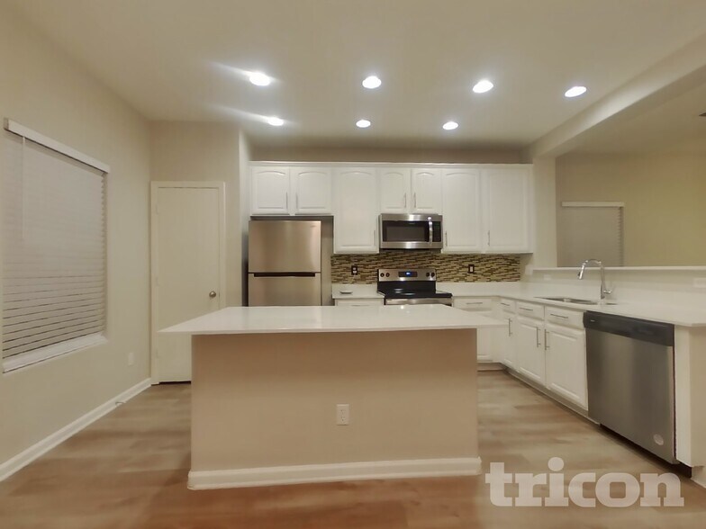 Building Photo - 17102 N 185th Ln