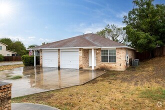 Building Photo - 2/2 Duplex in New Braunfels, Texas