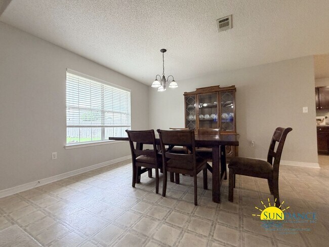 Building Photo - Charming 4-Bedroom Home in Hampton Ridge Estates of Navarre!