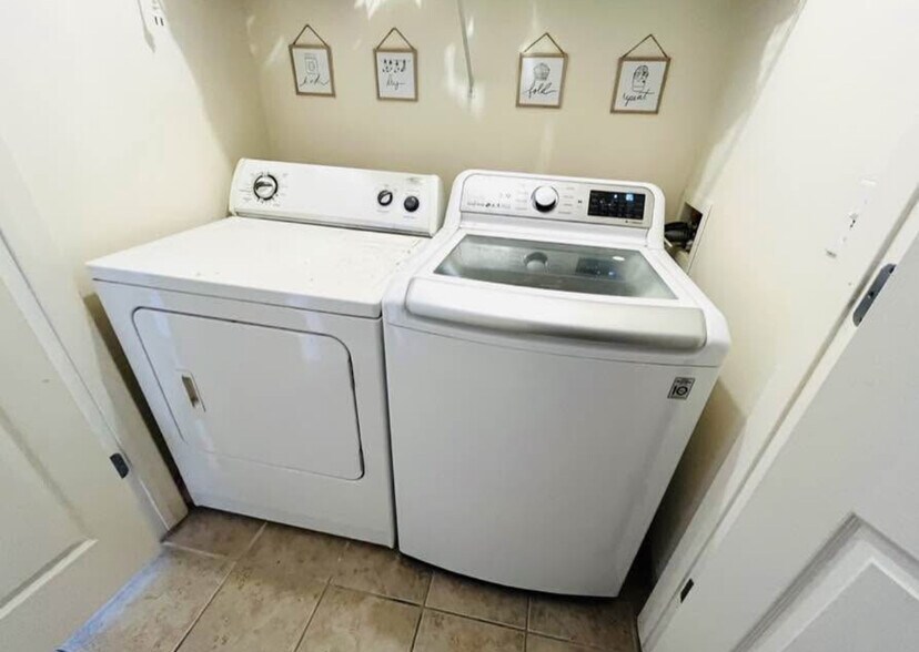 Building Photo - 8789 S Caliente Dr