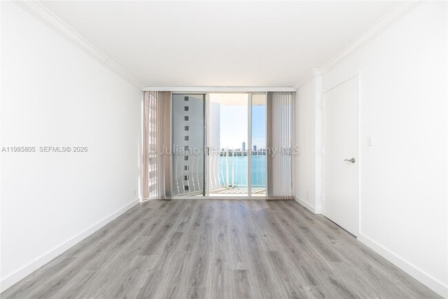 Building Photo - 7601 E Treasure Dr