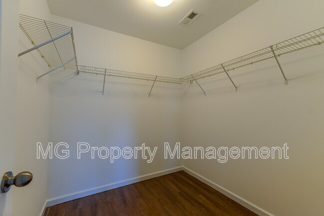 Building Photo - 2745 Sawbridge Ln