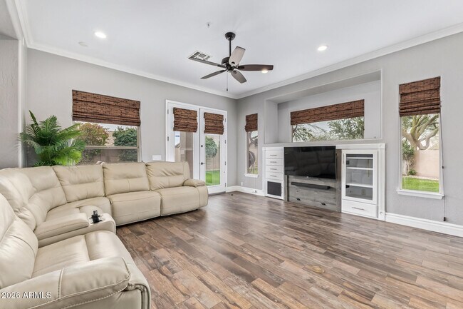 Building Photo - 10271 Jasmine Dr