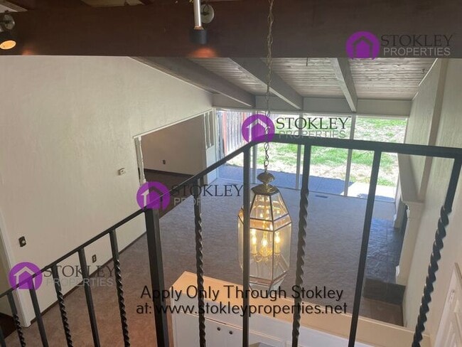 Building Photo - 137 Donna Maria Way