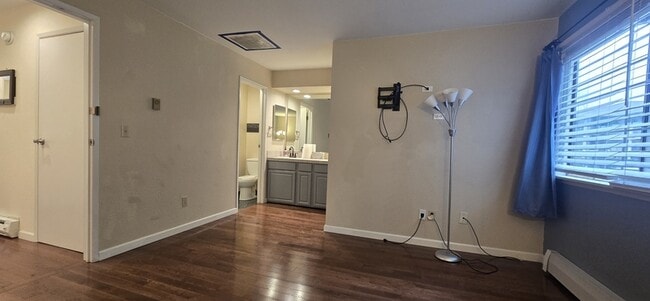 Building Photo - 7 Lake Bellevue Dr