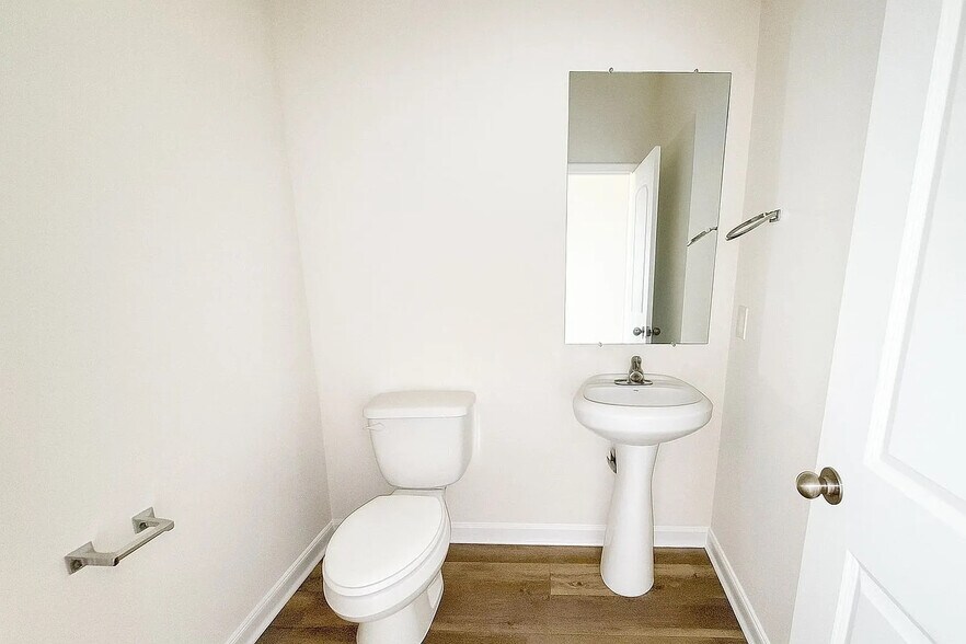 Building Photo - Room in House on Serena Dr