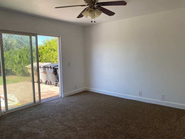 Building Photo - Single story 4 Bedroom for Lease Jurupa Va...