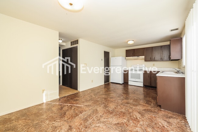 Building Photo - 7523 Mt Hood