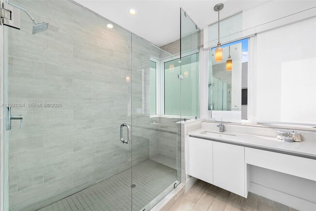 Building Photo - 41 N Shore Dr