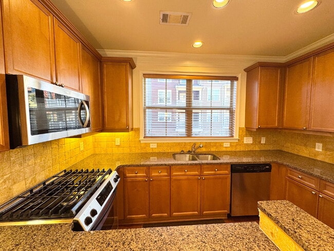 Building Photo - Modern 1-Bed Townhome Near Perimeter Mall — Gated, Bright, and Convenient!