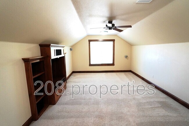 Building Photo - 1921 W Aspen Creek Dr