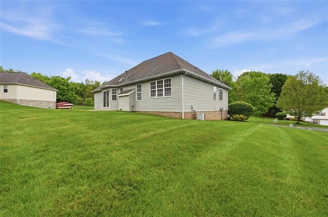 Building Photo - 223 Cottonwood Ln