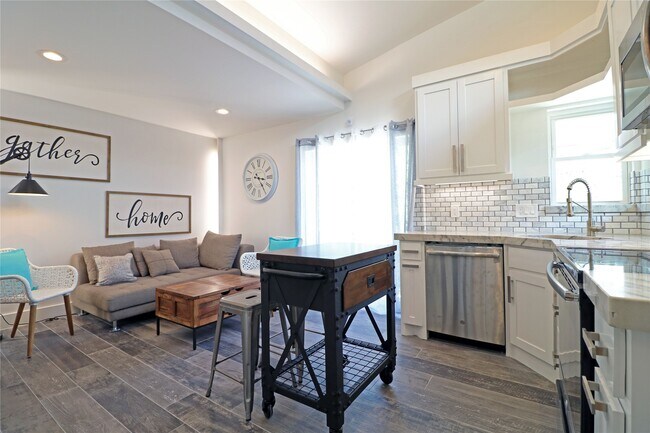 Building Photo - 2310 McDuffie St