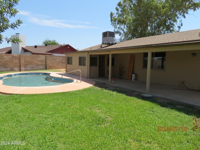 Building Photo - 11246 N 50th Dr
