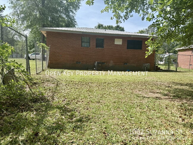 Building Photo - 1002 Suzanna St