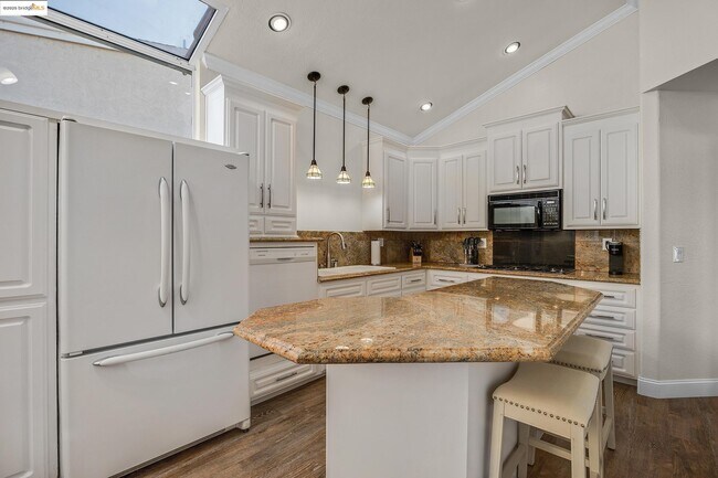 Building Photo - 2380 Wayfarer Dr