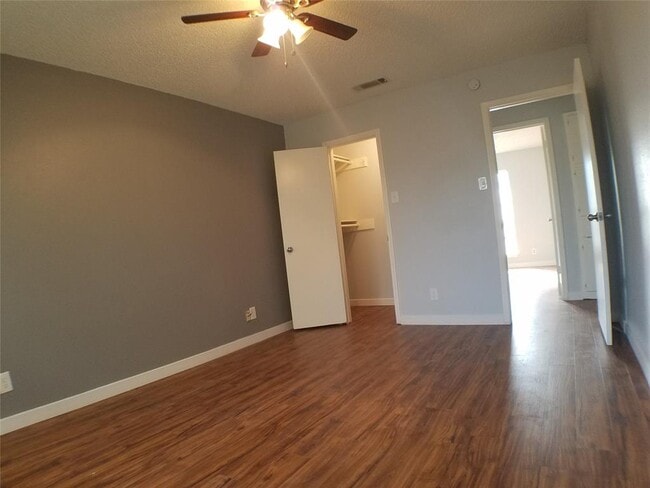 Building Photo - 1806 Stardust St