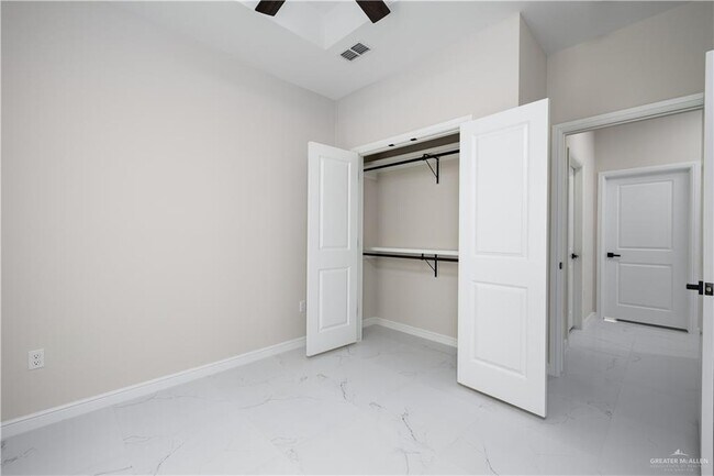 Building Photo - 8 Vision St