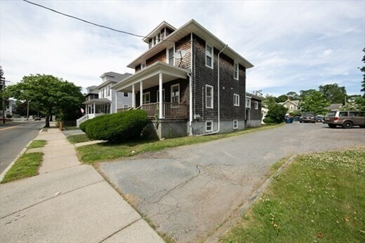 Building Photo - 165 Main St