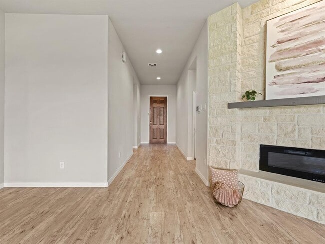 Building Photo - 4919 Bella Danielle Ct