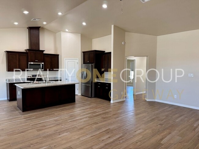 Building Photo - Enjoy those Arizona Sunset in this Three Bedroom Two Bath Home full of upgrades !!