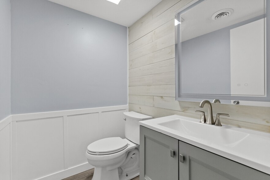 Building Photo - 500 Umstead Dr