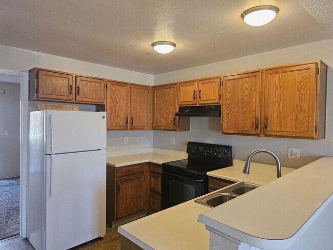 Building Photo - Cozy 1 Bedroom Condo with Assigned Parking Space