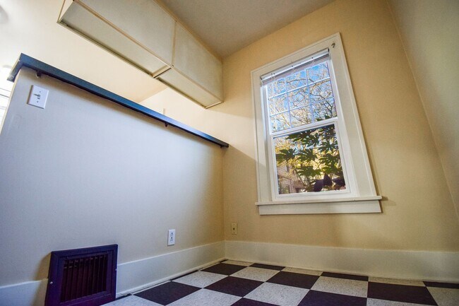 Building Photo - CLA2613-2615