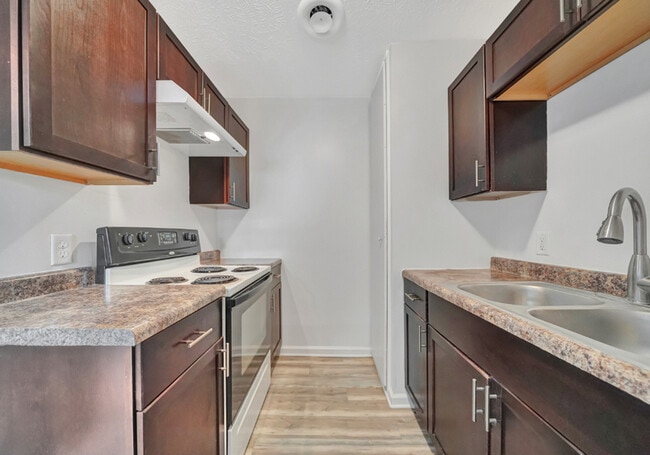 Building Photo - 2221 N 32nd St