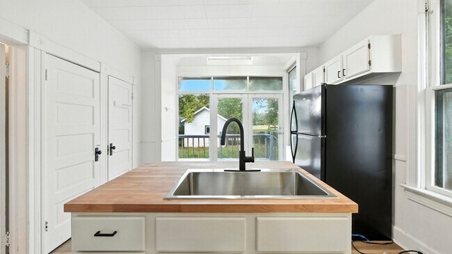 Building Photo - 3 bedroom home!